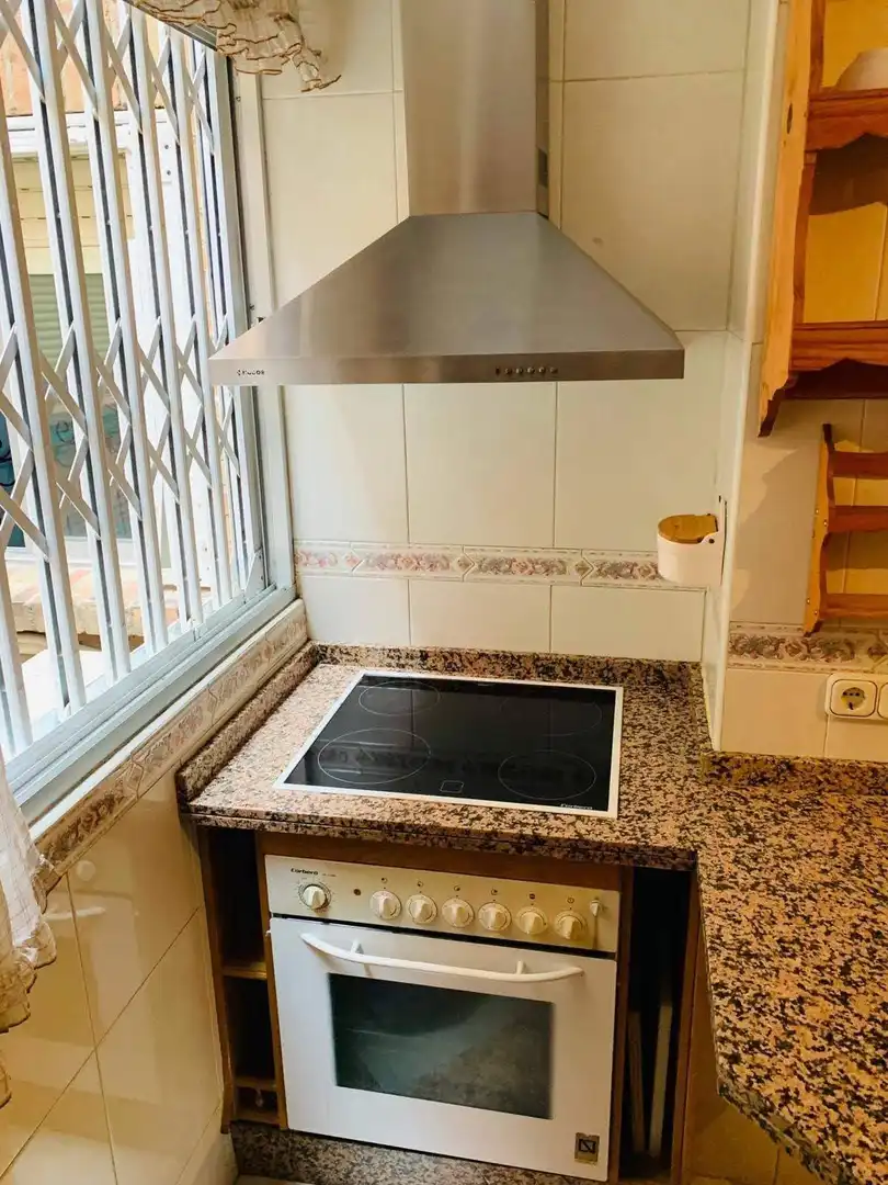 Cuina de Pis de lloguer en Granada amb Calefacció, Moblat i Balcó