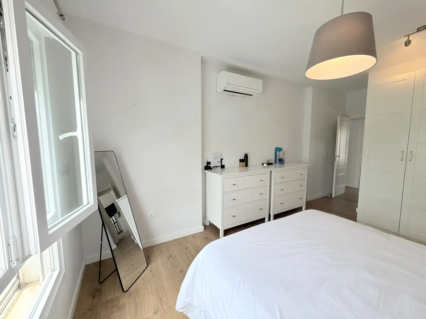 Habitación de Casa adosada en venta en Espartinas con Aire acondicionado, Jardín privado y Parquet