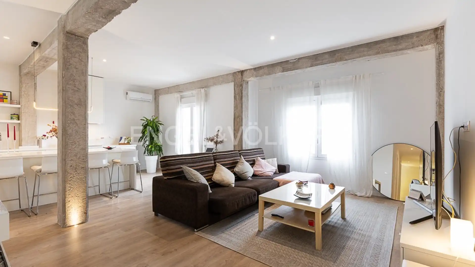 Living room of Flat for rent in  Valencia Capital  with Air Conditioner, Heating and Parquet flooring