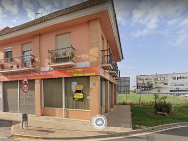 Local comercial en venta en Calle Hermanos Pinzón 71
