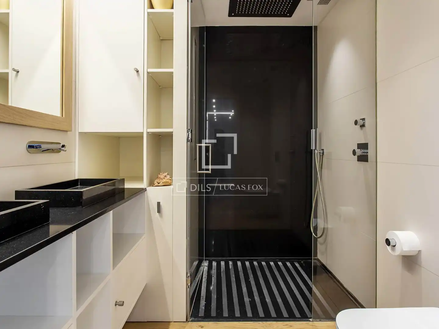 Bathroom of Houses for rent in Barcelona  with Air Conditioner, Heating and Private garden