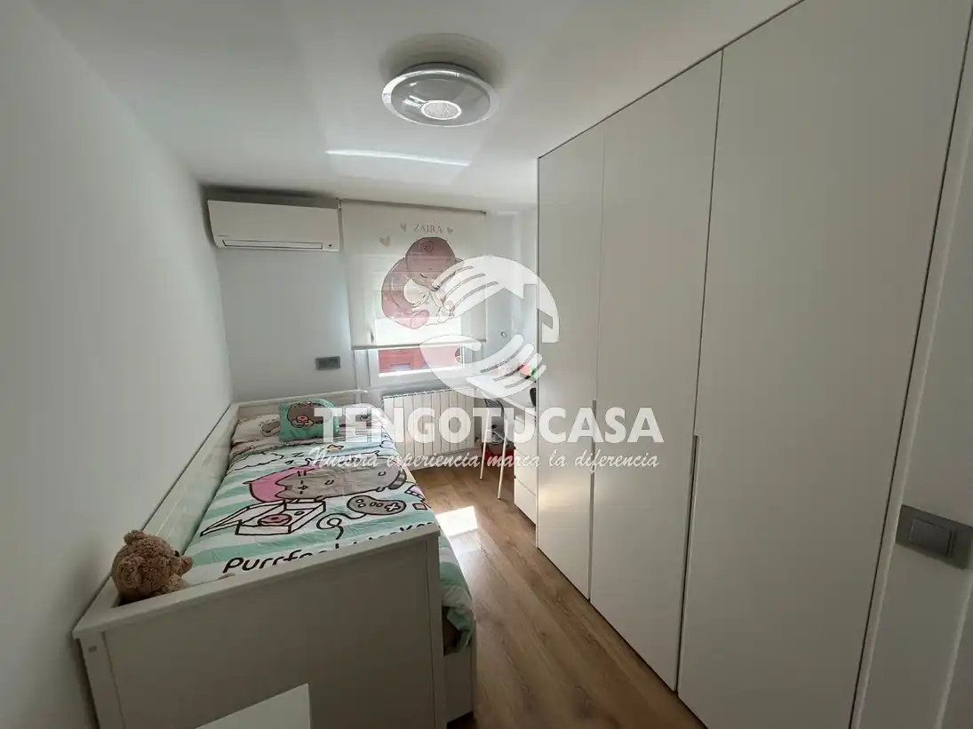 Bedroom of Flat for sale in Madrid  with Air Conditioner, Heating and Furnished