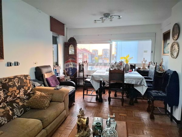 Sala d'estar de Pis en venda en Vigo  amb Calefacció, Parquet i Terrassa