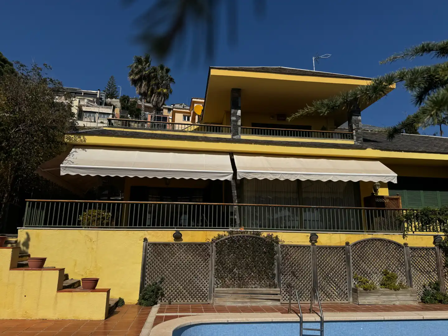 Vista exterior de Casa o chalet en venta en Badalona con Aire acondicionado, Calefacción y Jardín privado