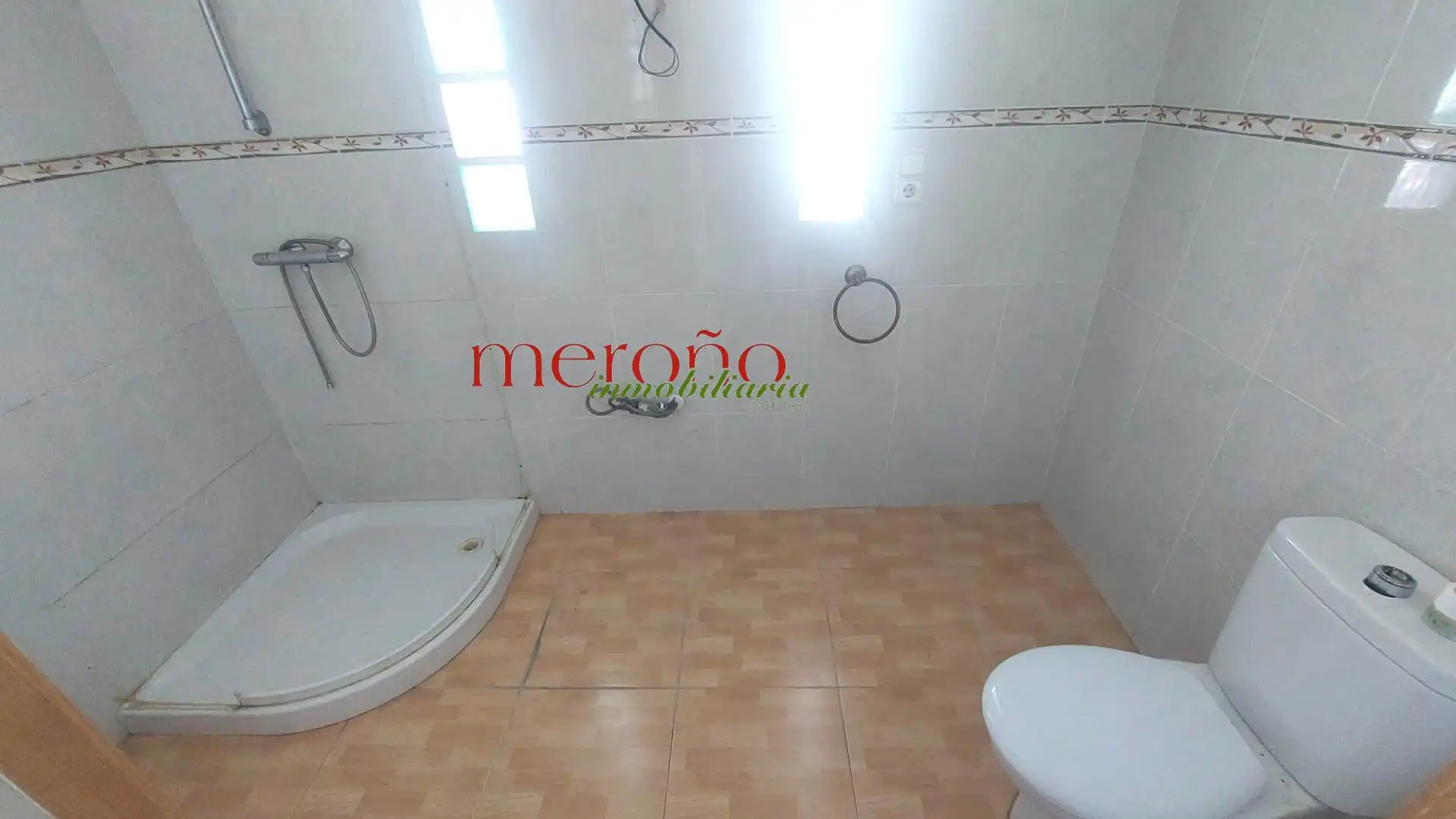 Baño de Piso en venta en Elche / Elx con Trastero y Balcón