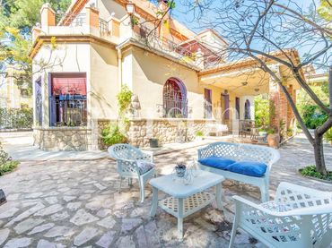 Chalet con piscina en venta en Buñol
