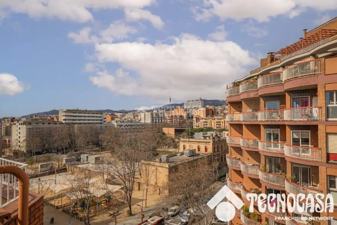 Vista exterior de Àtic en venda en  Barcelona Capital amb Aire condicionat i Terrassa