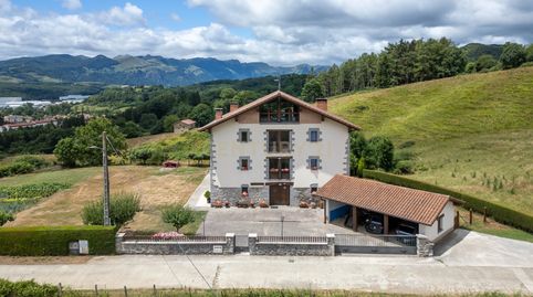BORDATXURI El balcón privado de Navarra. Caserío histórico de gran lujo con vistas infinitas.
