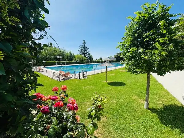 Piscina de Pis en venda en San Lorenzo de El Escorial amb Calefacció, Terrassa i Traster