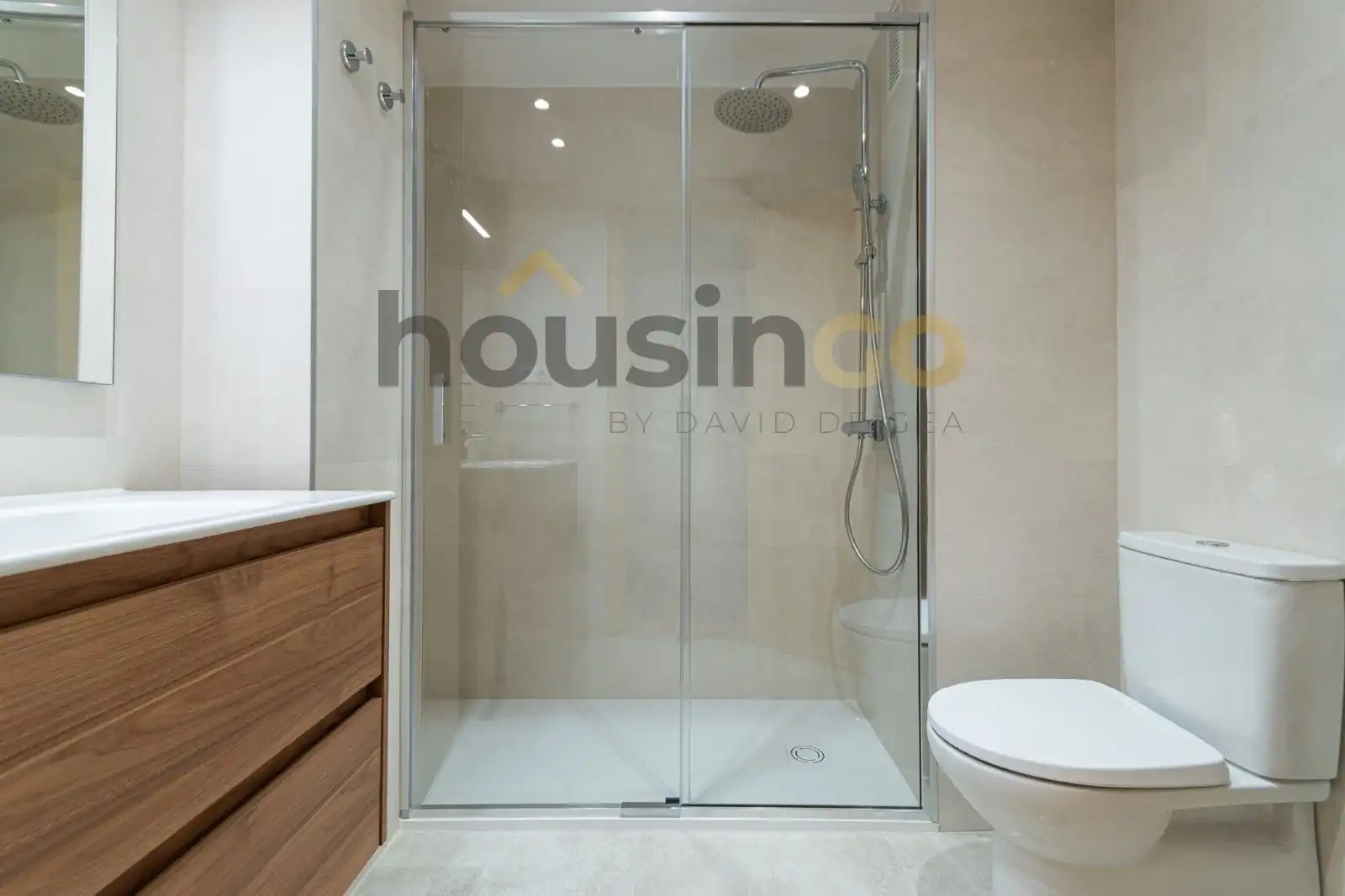 Bathroom of Flat for rent in Madrid  with Air Conditioner, Heating and Storage room