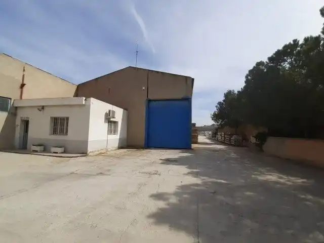 Vista exterior de Nau industrial de lloguer en Elda
