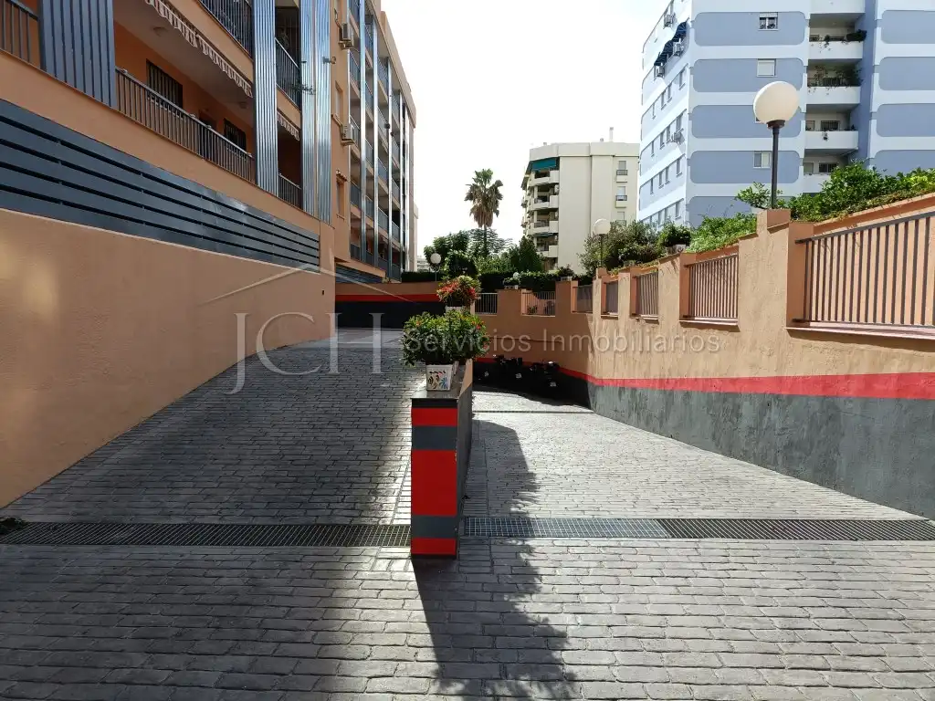Vista exterior de Pis en venda en Fuengirola amb Jardí privat, Terrassa i Piscina