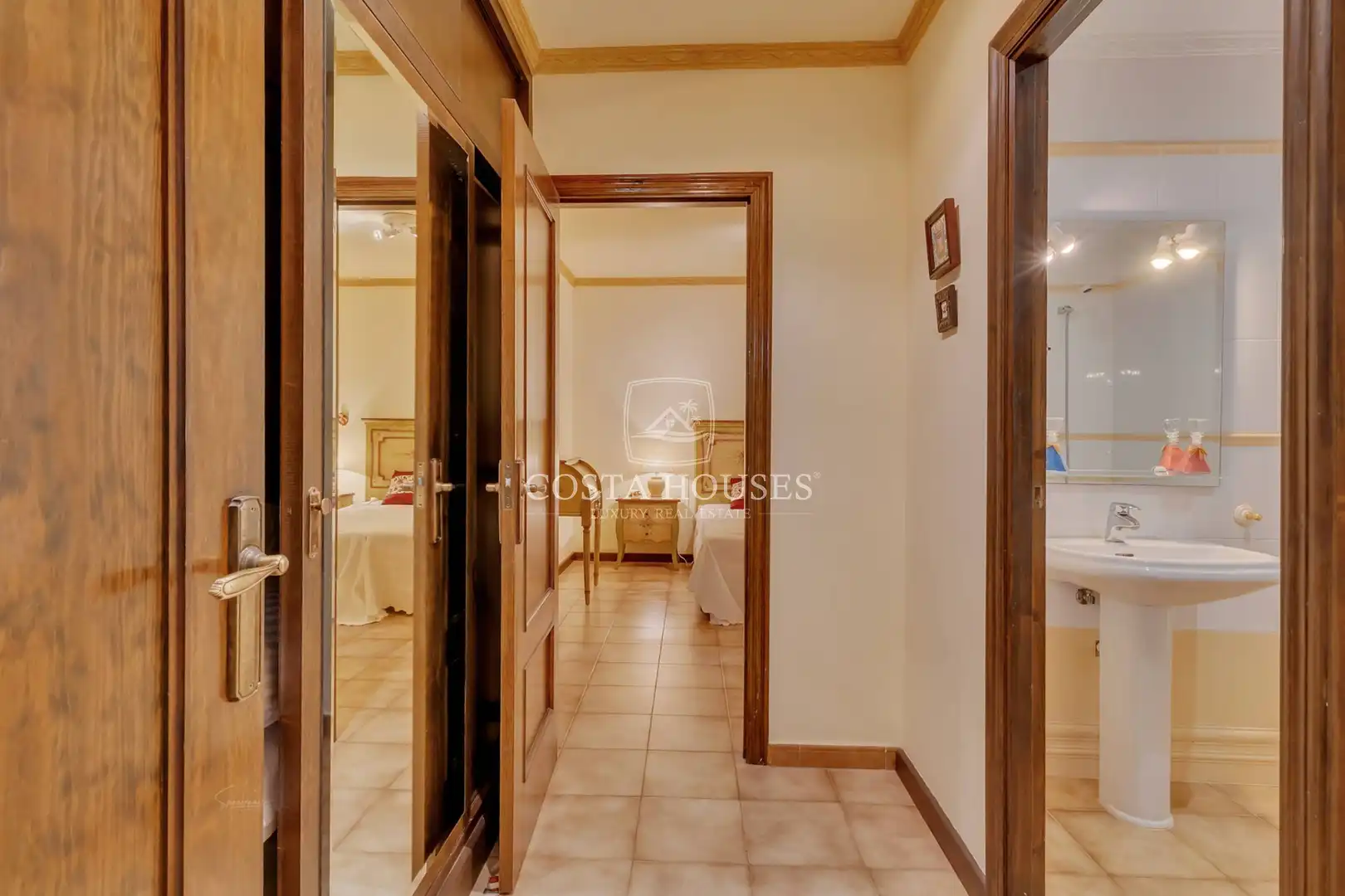 Houses for sale in Jávea / Xàbia  with Air Conditioner, Private garden and Terrace
