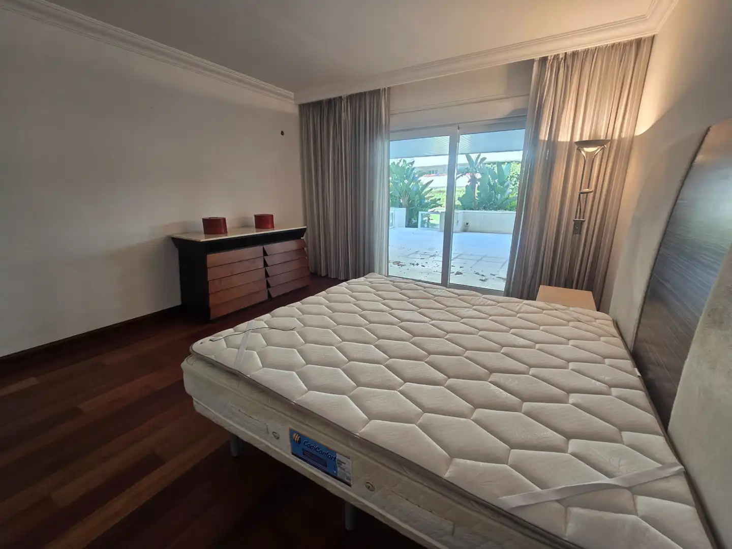 Dormitori de Apartament en venda en Marbella amb Aire condicionat, Calefacció i Jardí privat