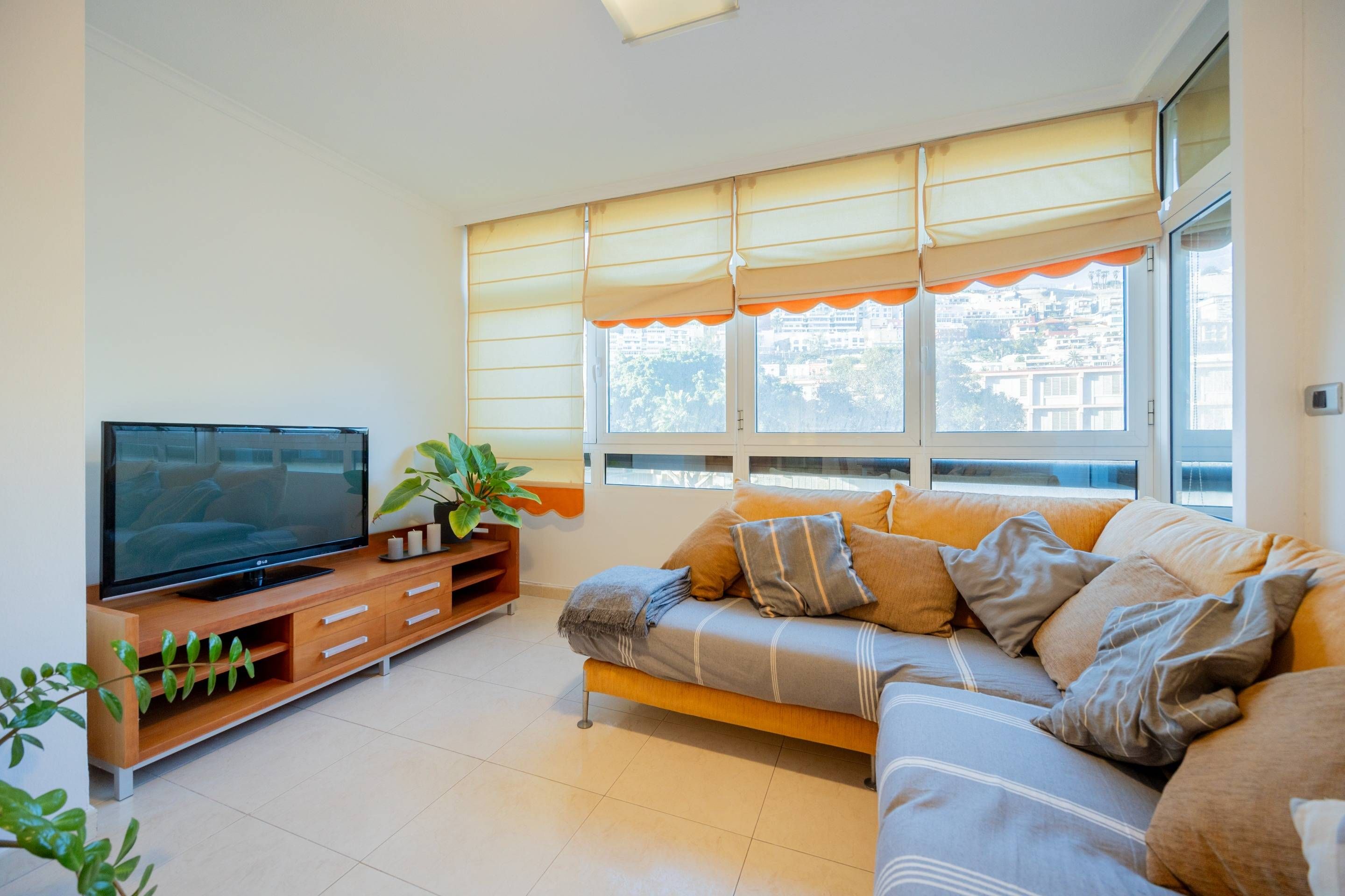 Living room of Flat for sale in Las Palmas de Gran Canaria  with Terrace, Furnished and Balcony