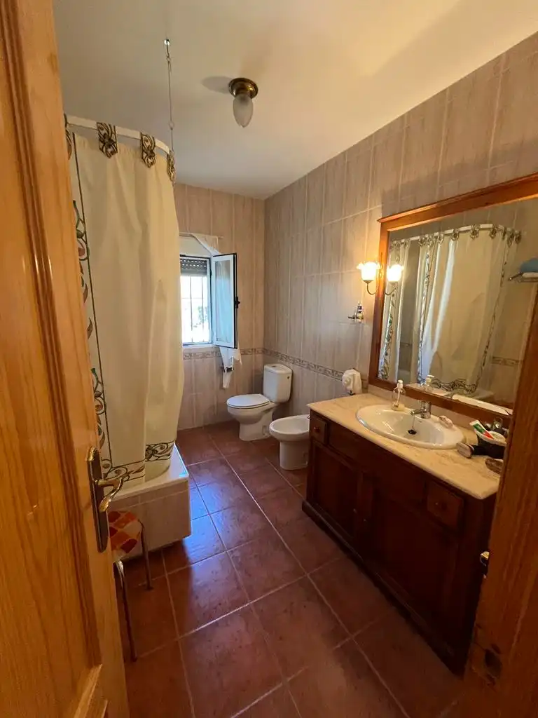 Baño de Finca rústica en venta en Vianos con Calefacción, Jardín privado y Trastero