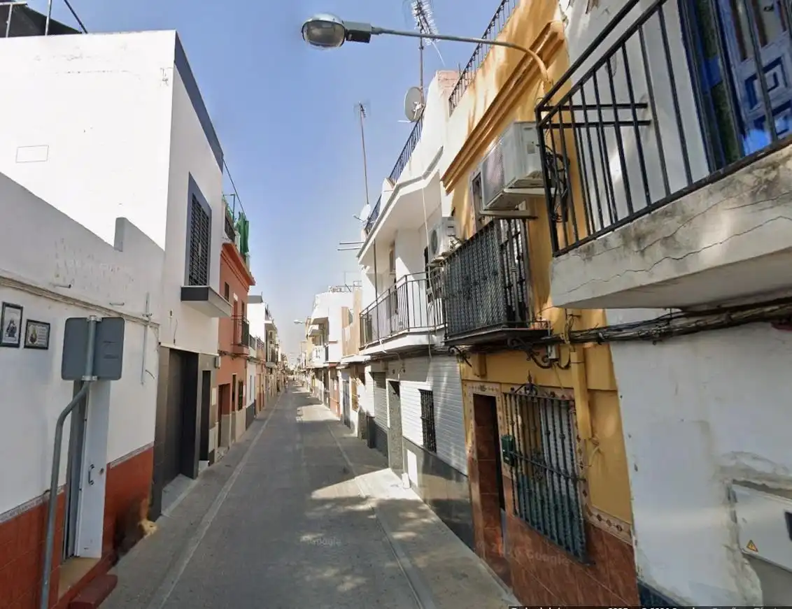 Adossat en venda a Este - Alcosa- Torreblanca