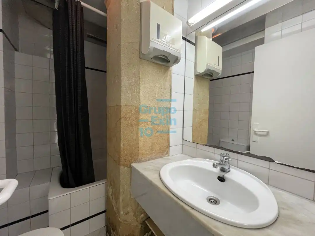 Baño de Local de alquiler en Donostia - San Sebastián  con Aire acondicionado