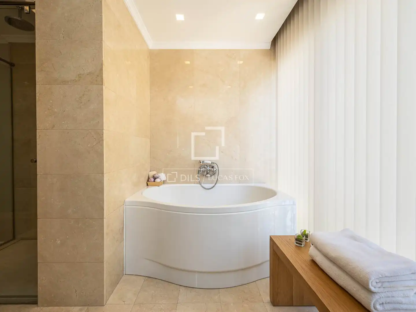 Badezimmer von Wohnung zum Verkauf in Barcelona mit Klimaanlage, Heizung und Parkett