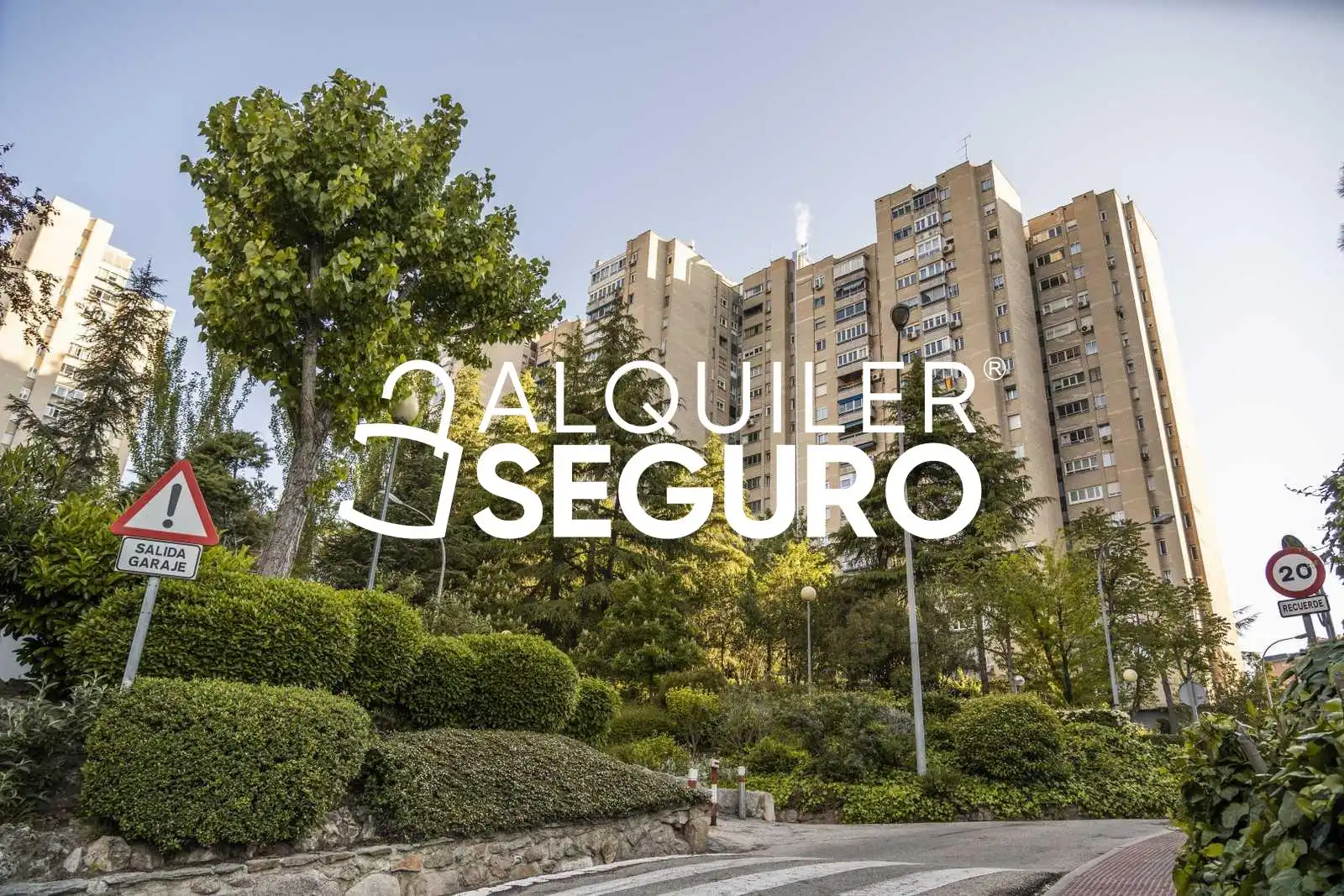 Vista exterior de Estudi de lloguer en Madrid amb Aire condicionat i Piscina