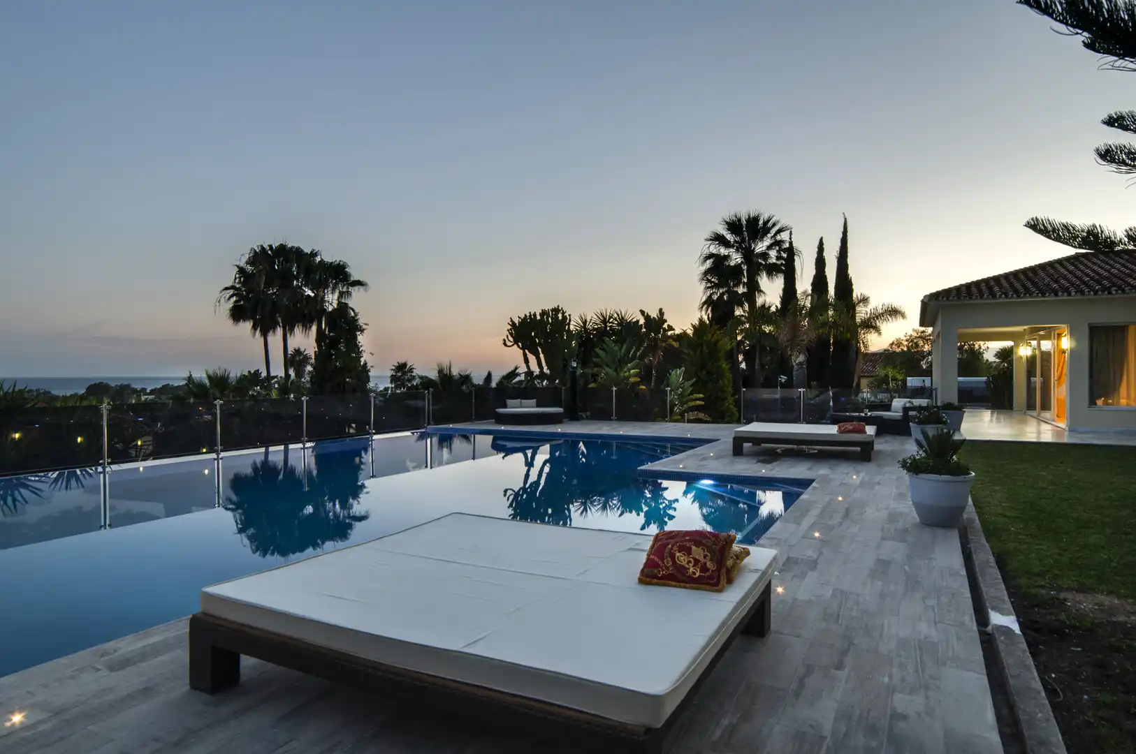 Houses for sale in Elviria
