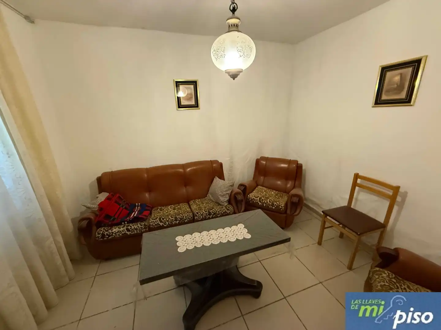 Sala d'estar de Casa o xalet en venda en Camporredondo amb Jardí privat, Parquet i Terrassa