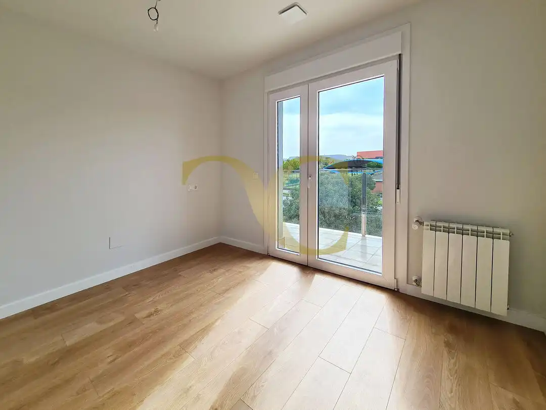 Dormitori de Dúplex en venda en Gijón  amb Calefacció, Terrassa i Traster