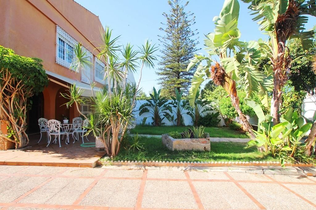 Jardí de Casa adosada en venda en Jerez de la Frontera amb Aire condicionat, Jardí privat i Traster