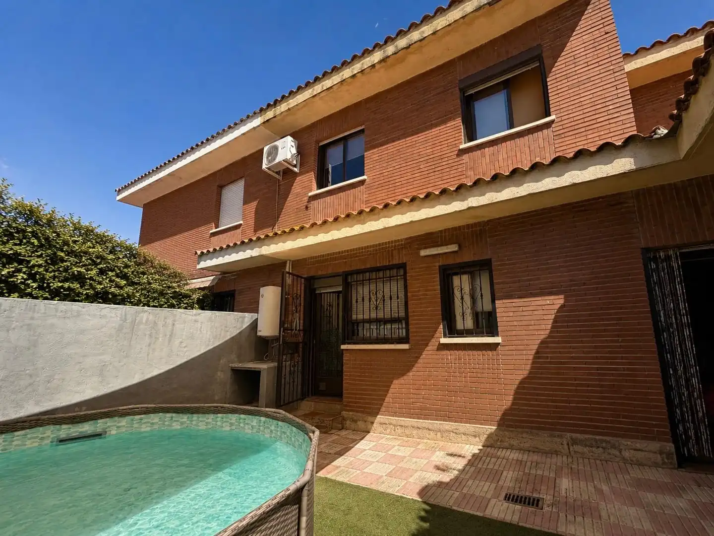 Exterior view of Detached homes for sale in Torrejón de la Calzada  with Air Conditioner, Heating and Private garden
