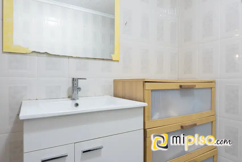 Baño de Piso en venta en Santoña con Terraza, Trastero y Balcón