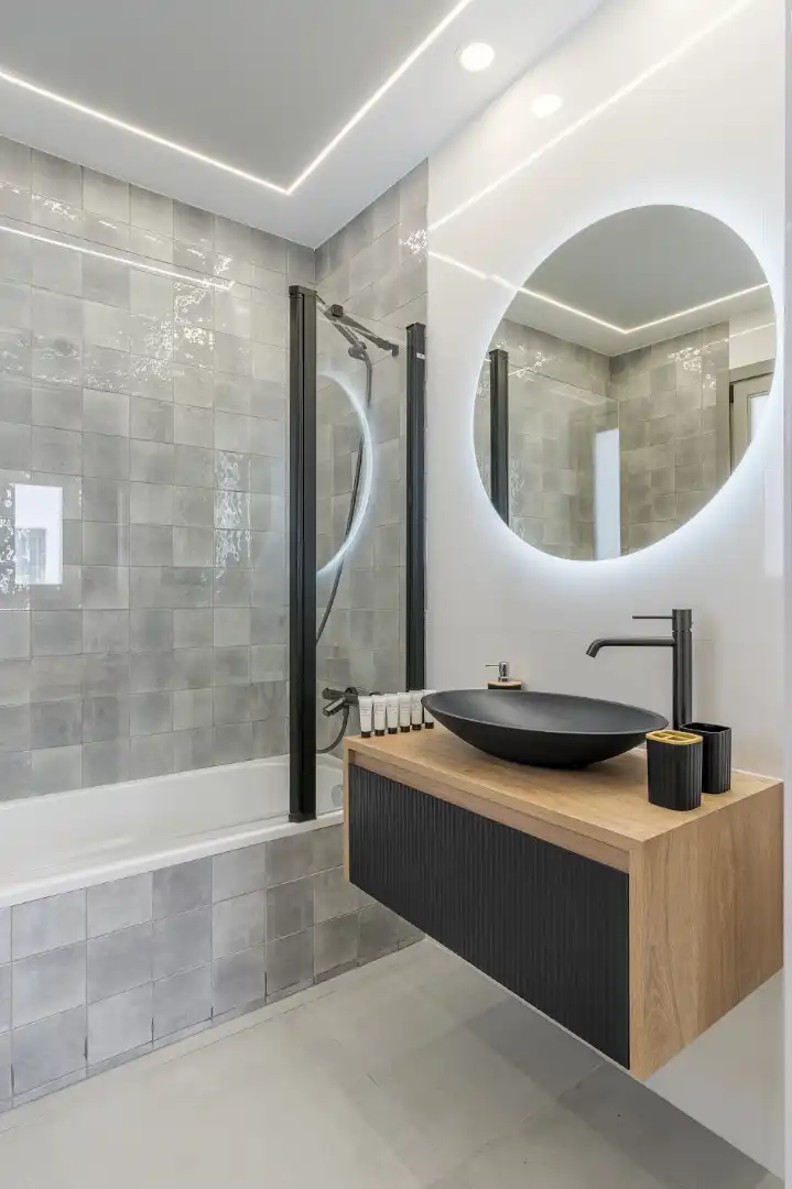Bathroom of Flat for rent in Granada  with Air Conditioner, Heating and Furnished