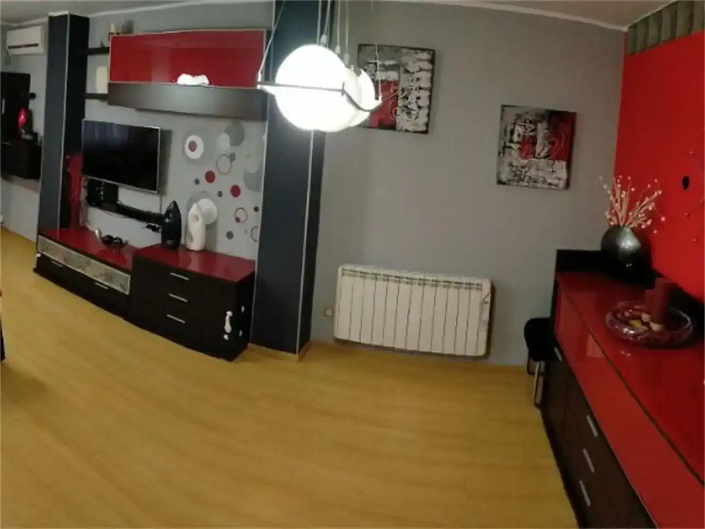 Sala d'estar de Casa adosada en venda en Linares amb Aire condicionat, Jardí privat i Parquet