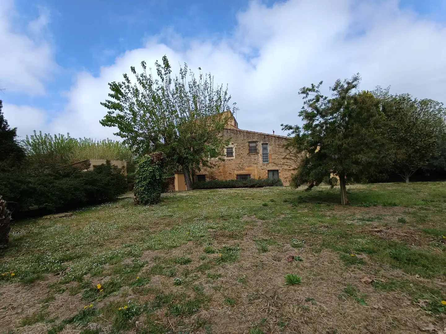 Außenansicht von Country house zum Verkauf in Forallac mit Heizung, Privatgarten und Terrasse