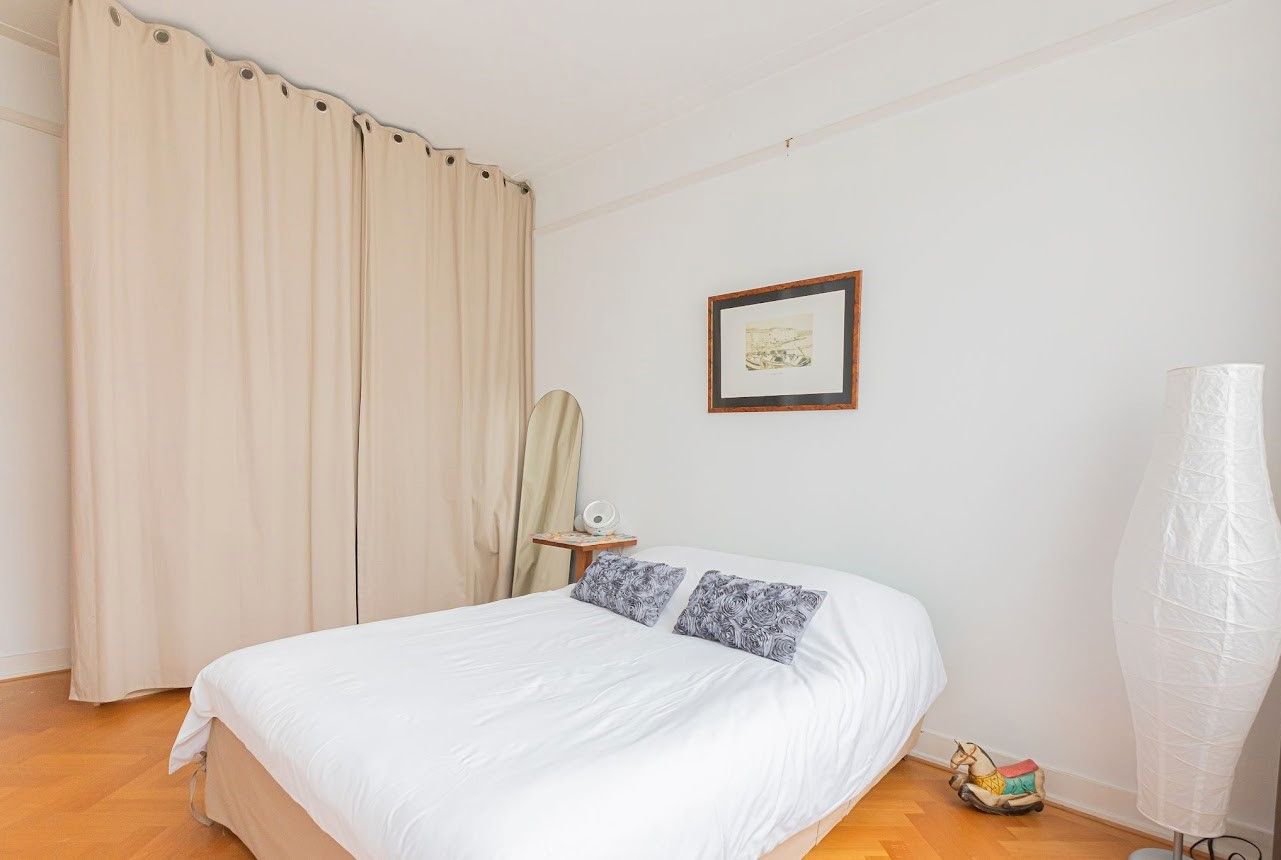 Dormitori de Pis de lloguer en Estepona amb Moblat, TV i Es permeten mascotes