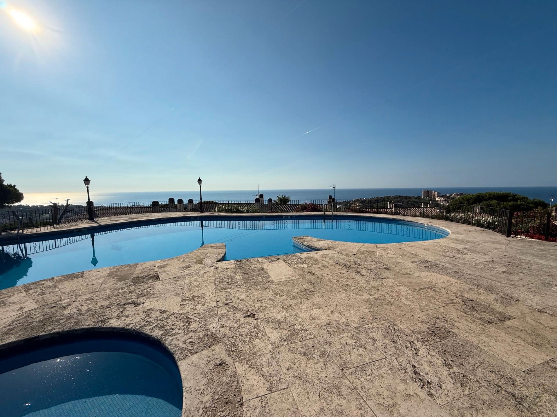 Piscina de Apartament en venda en Sant Feliu de Guíxols amb Calefacció, Terrassa i Piscina comunitària