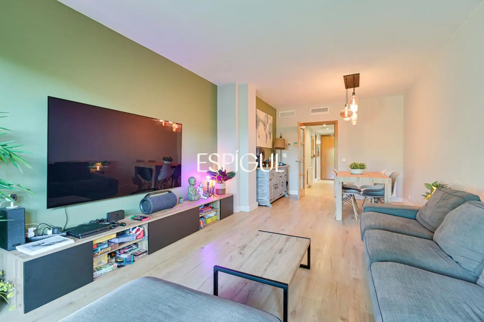 Sala de estar de Casa o chalet en venta en Aiguaviva con Aire acondicionado, Calefacción y Parquet