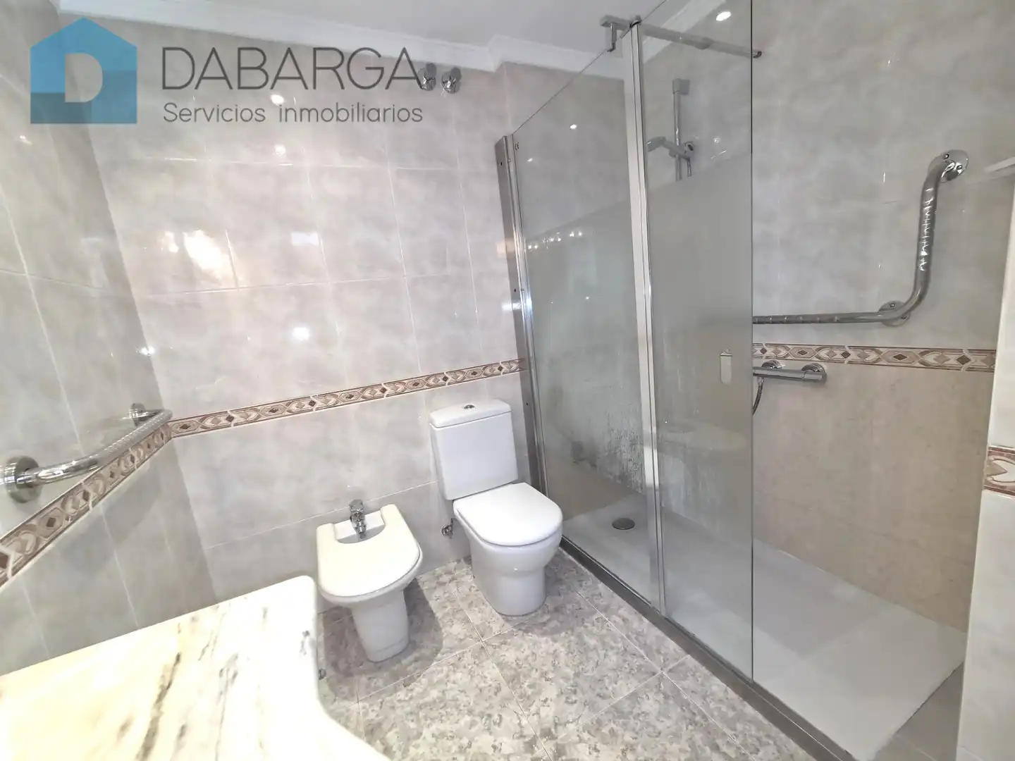 Baño de Piso en venta en Ripollet con Calefacción, Trastero y Horno