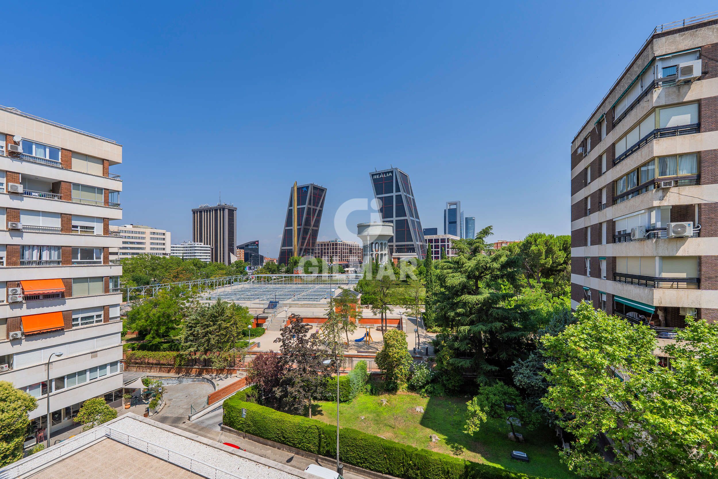 Vista exterior de Estudio en venta en  Madrid Capital con Calefacción y Trastero