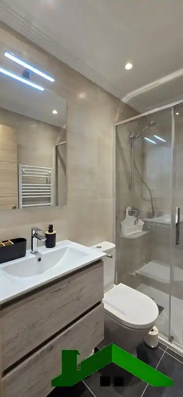 Baño de Piso de alquiler en Bilbao  con Calefacción, Terraza y Horno