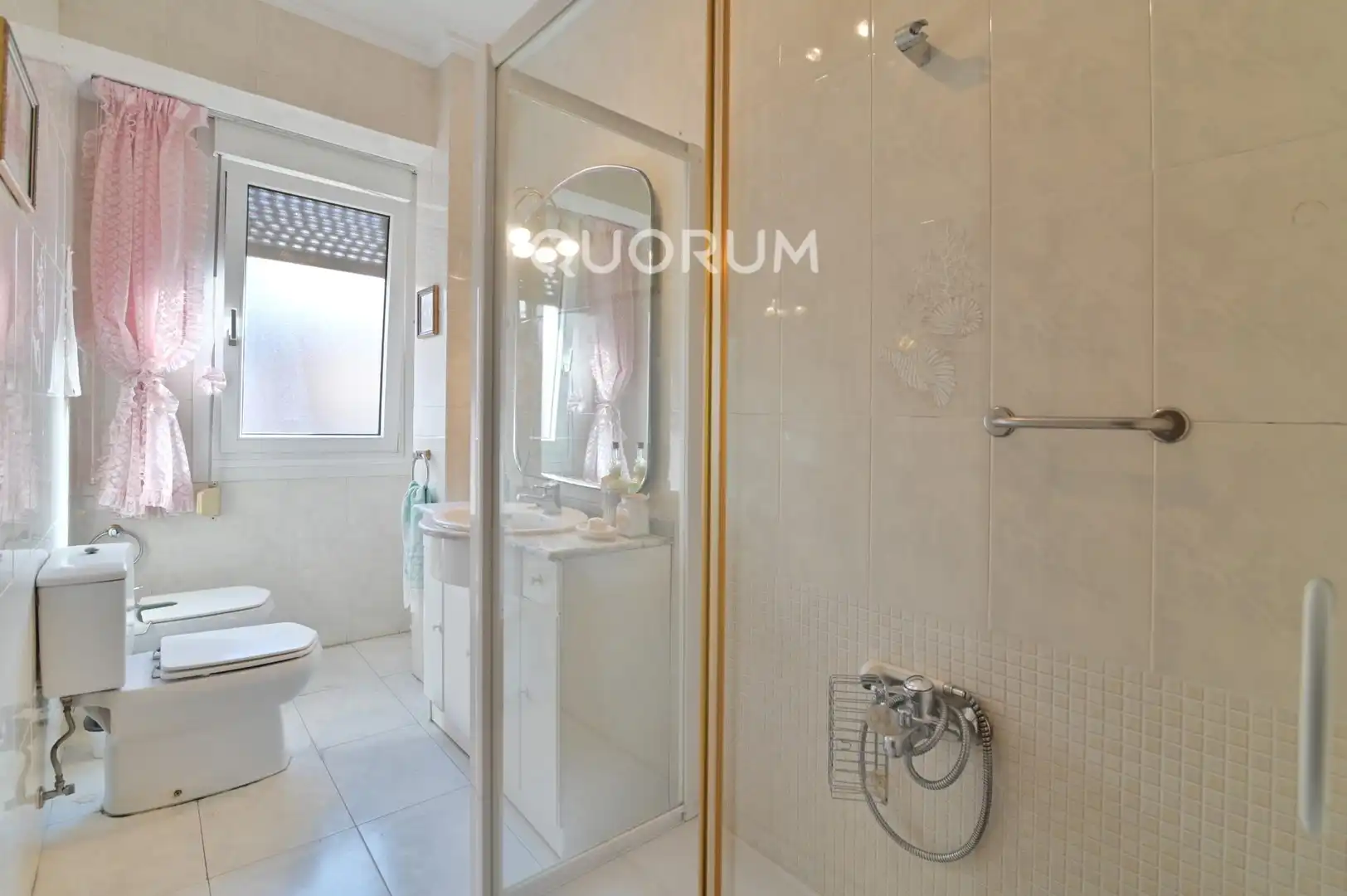 Baño de Piso en venta en Barakaldo  con Terraza, Amueblado y Balcón