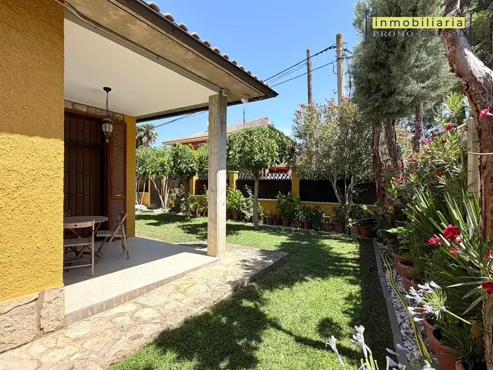 Vista exterior de Casa o xalet en venda en Zuera amb Aire condicionat, Calefacció i Jardí privat