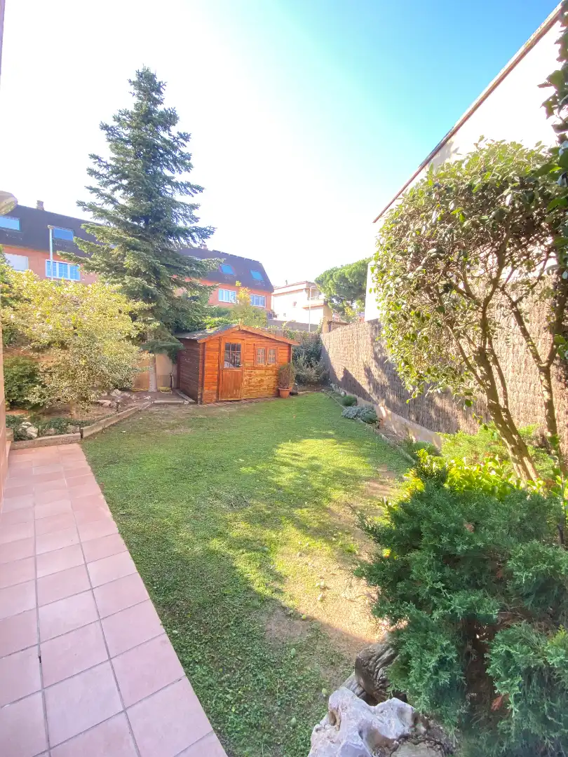 Jardín de Casa adosada en venta en Cerdanyola del Vallès con Aire acondicionado, Calefacción y Jardín privado