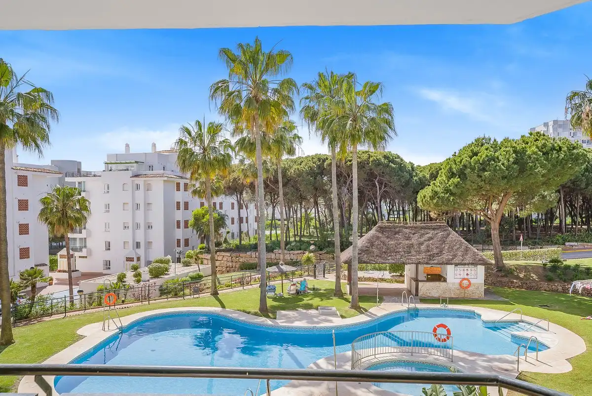 Apartament amb piscina en venda a Calahonda