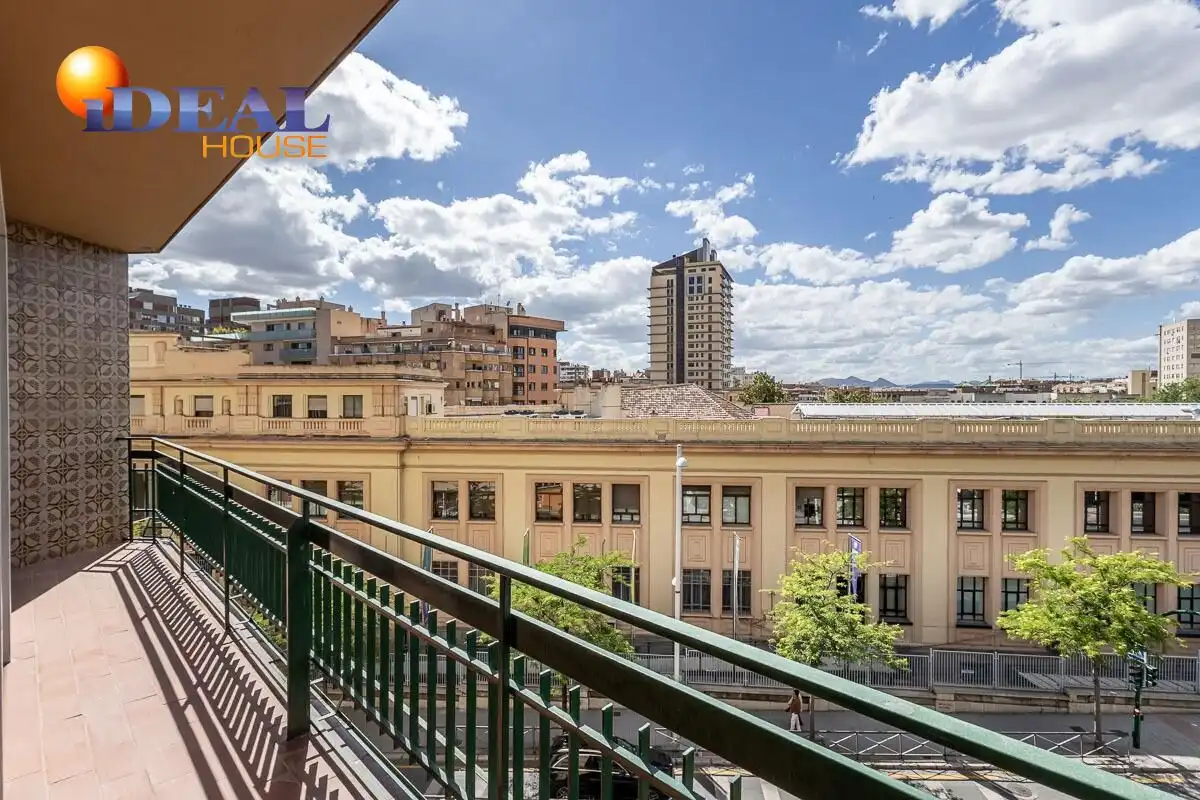 Flat with terrace for sale in Avenida DE MADRID 20, imagen 3