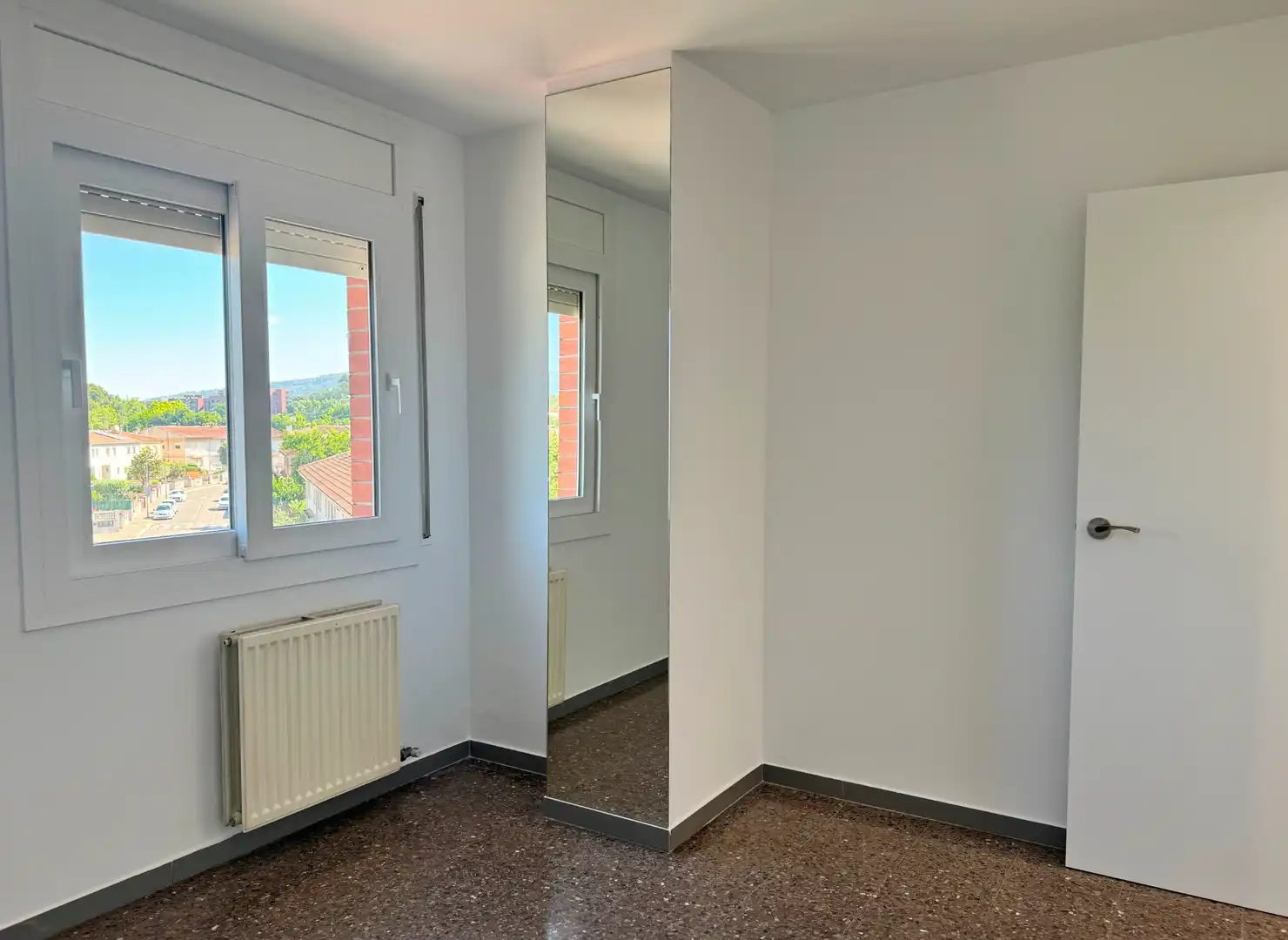 Schlafzimmer von Wohnung zur Miete in Girona mit Heizung, Ofen und Waschmaschine