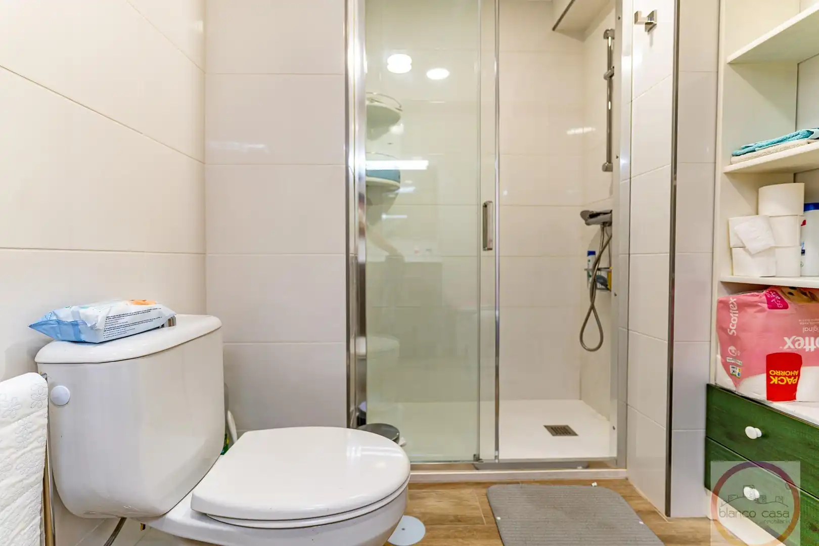 Baño de Piso en venta en A Coruña Capital  con Calefacción y Amueblado