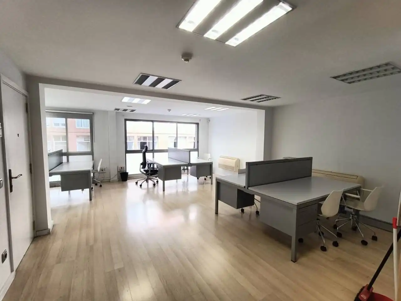 Office for rent in Girona  with Air Conditioner and Heating