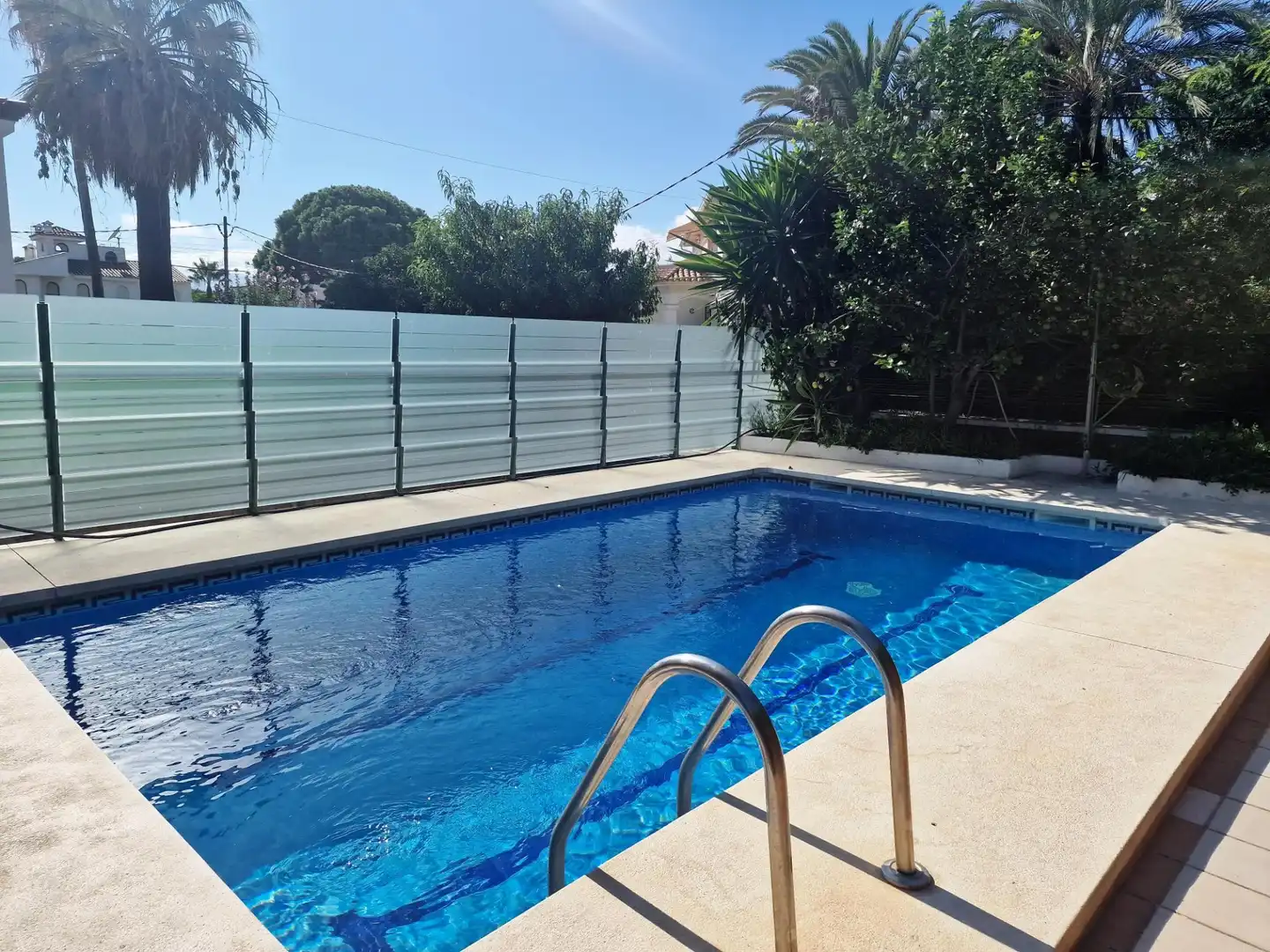 Schwimmbecken von Einfamilien-Reihenhaus zum Verkauf in Cambrils mit Heizung, Privatgarten und Terrasse