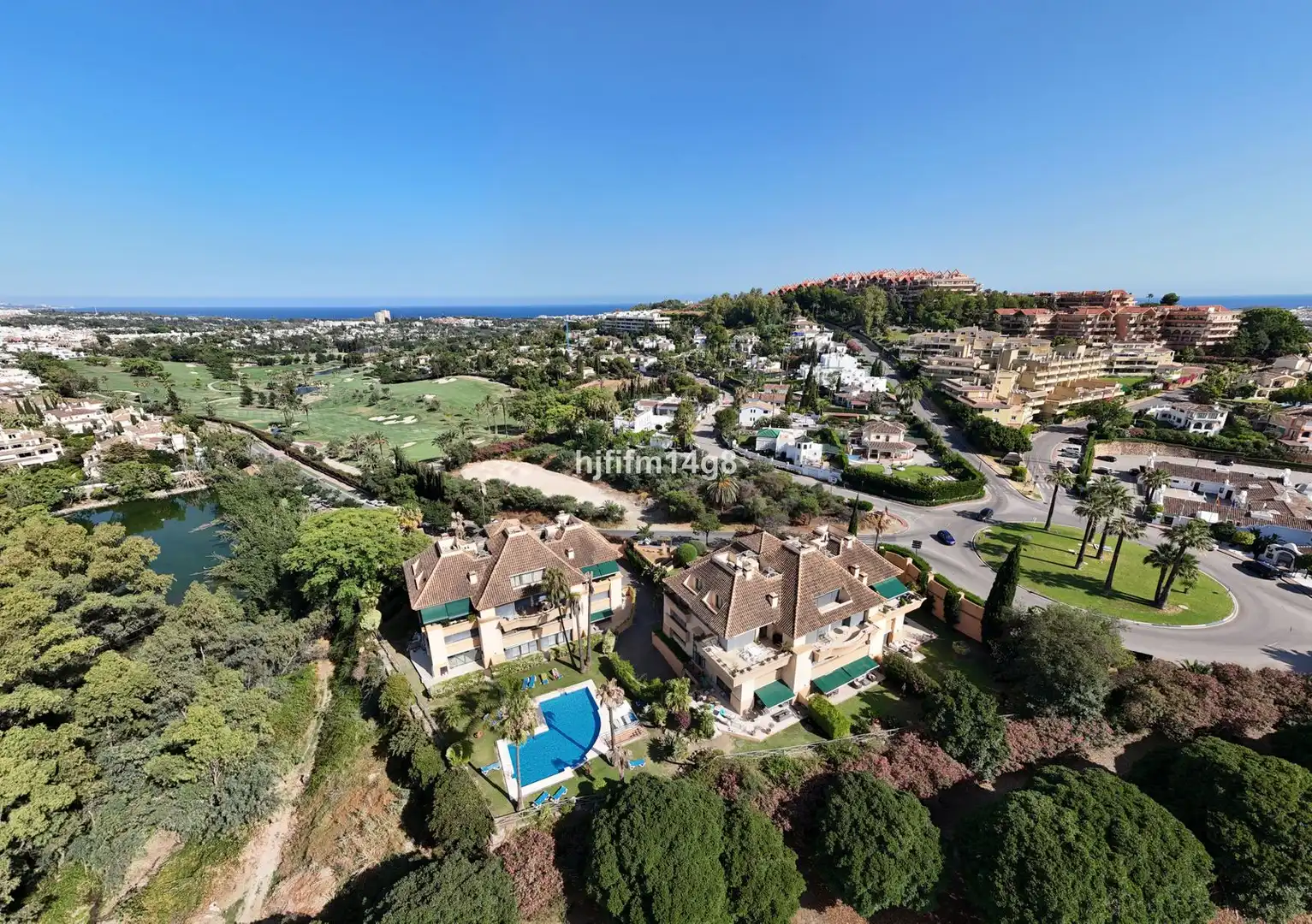 Vista exterior de Ático en venta en Marbella con Aire acondicionado, Trastero y Amueblado