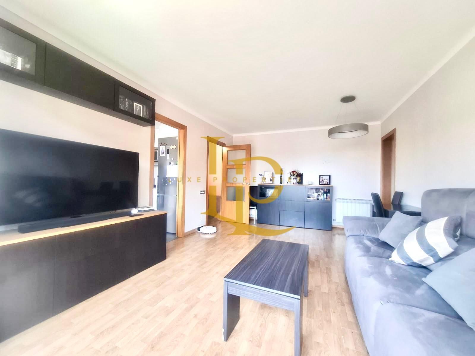Living room of Flat for sale in Rubí  with Air Conditioner, Heating and Parquet flooring